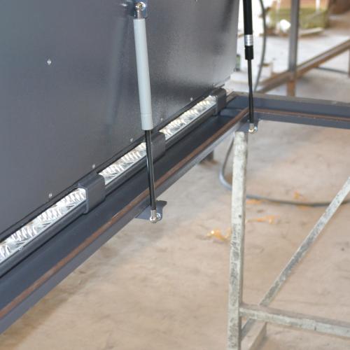 Напольные люки с амортизаторами